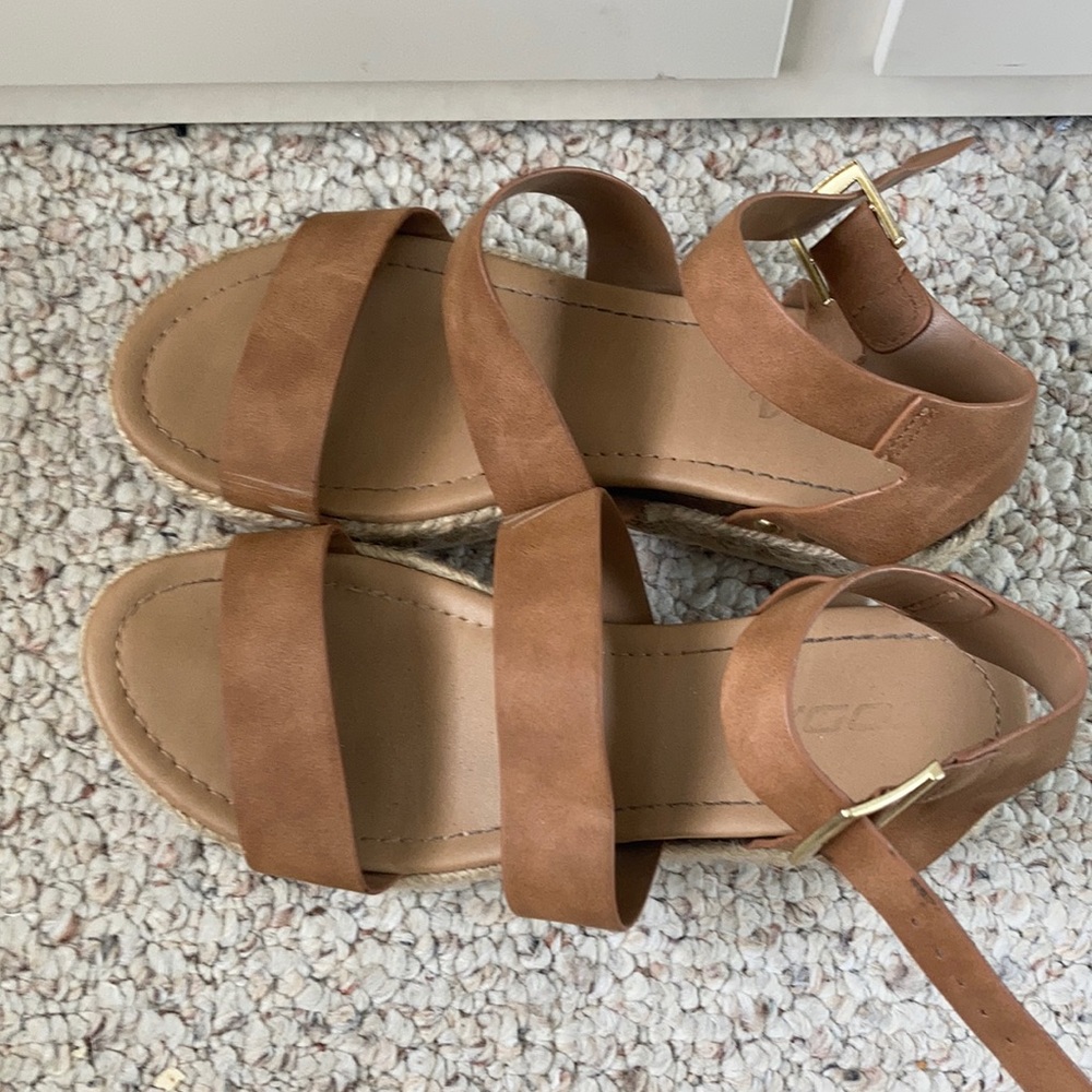 Platform sandals